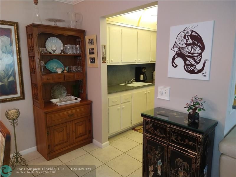 287 Markham M, Unit 287 Deerfield Beach, FL 33442 - Photo 17 of 64 a kitchen with a stove and cabinets