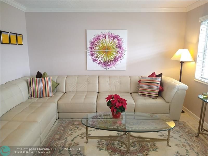 287 Markham M, Unit 287 Deerfield Beach, FL 33442 - Photo 25 of 64 a living room with furniture and a couch