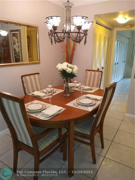 287 Markham M, Unit 287 Deerfield Beach, FL 33442 - Photo 34 of 64 a dining room with furniture and chandelier