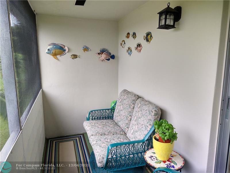 287 Markham M, Unit 287 Deerfield Beach, FL 33442 - Photo 38 of 64 a living room with furniture