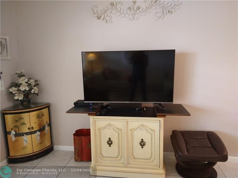 287 Markham M, Unit 287 Deerfield Beach, FL 33442 - Photo 57 of 64 a living room with furniture and a flat screen tv