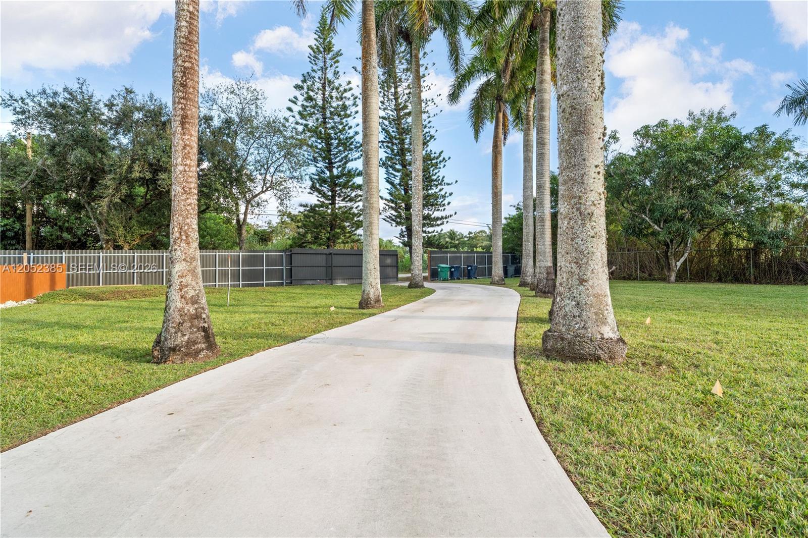 35220 Southwest 213th Avenue Homestead, FL 33034 - Photo 8 of 81