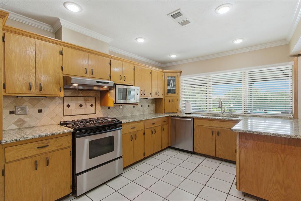 3128 Barton Road Carrollton, TX 75007 - Photo 13 of 30