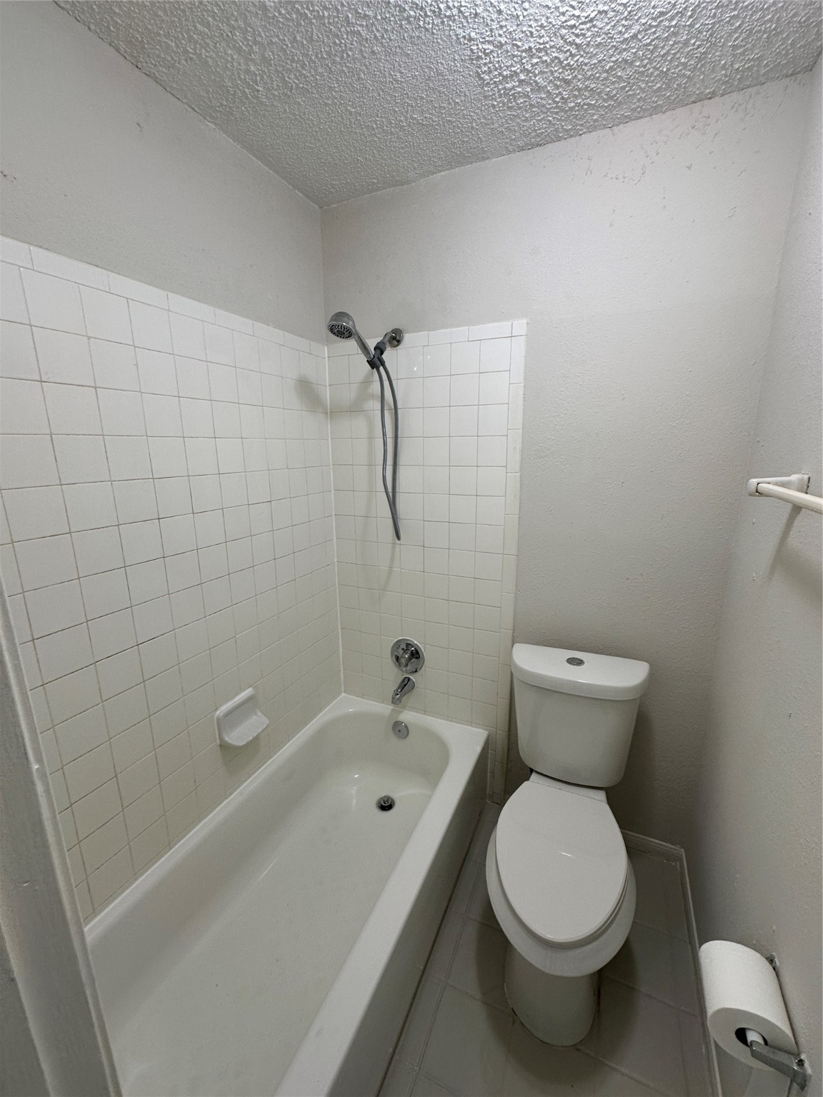 1500 Bay Area Boulevard, Unit 155 Houston, TX 77058 - Photo 13 of 16 a bathroom with a toilet and a bathtub