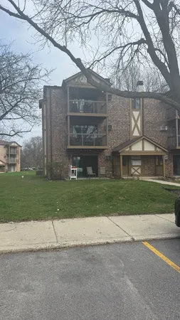 $225,000 | 811 South Dwyer Avenue, Unit E, Arlington Heights, IL 60005