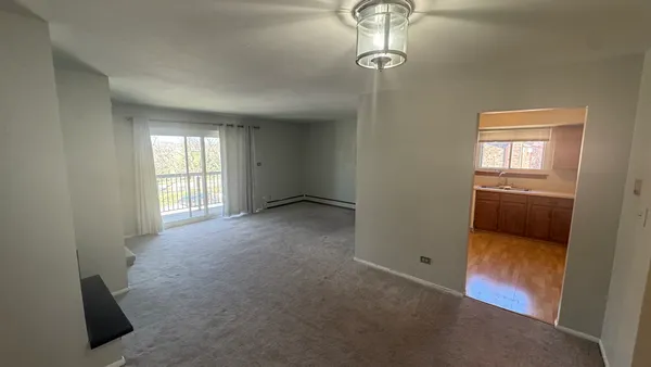 $225,000 | 811 South Dwyer Avenue, Unit E, Arlington Heights, IL 60005