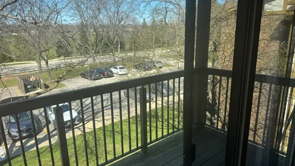 $225,000 | 811 South Dwyer Avenue, Unit E, Arlington Heights, IL 60005