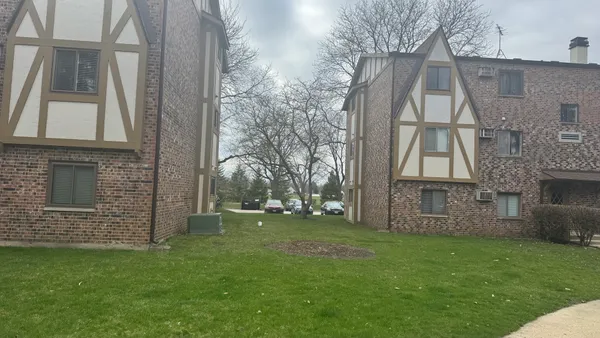 $225,000 | 811 South Dwyer Avenue, Unit E, Arlington Heights, IL 60005