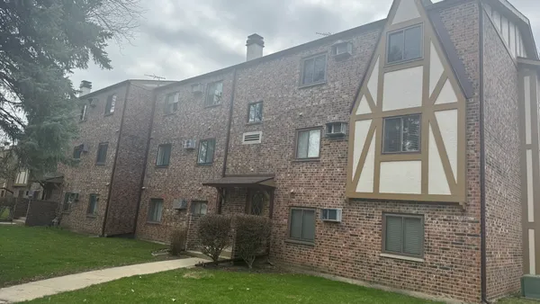 $225,000 | 811 South Dwyer Avenue, Unit E, Arlington Heights, IL 60005