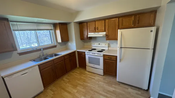 $225,000 | 811 South Dwyer Avenue, Unit E, Arlington Heights, IL 60005