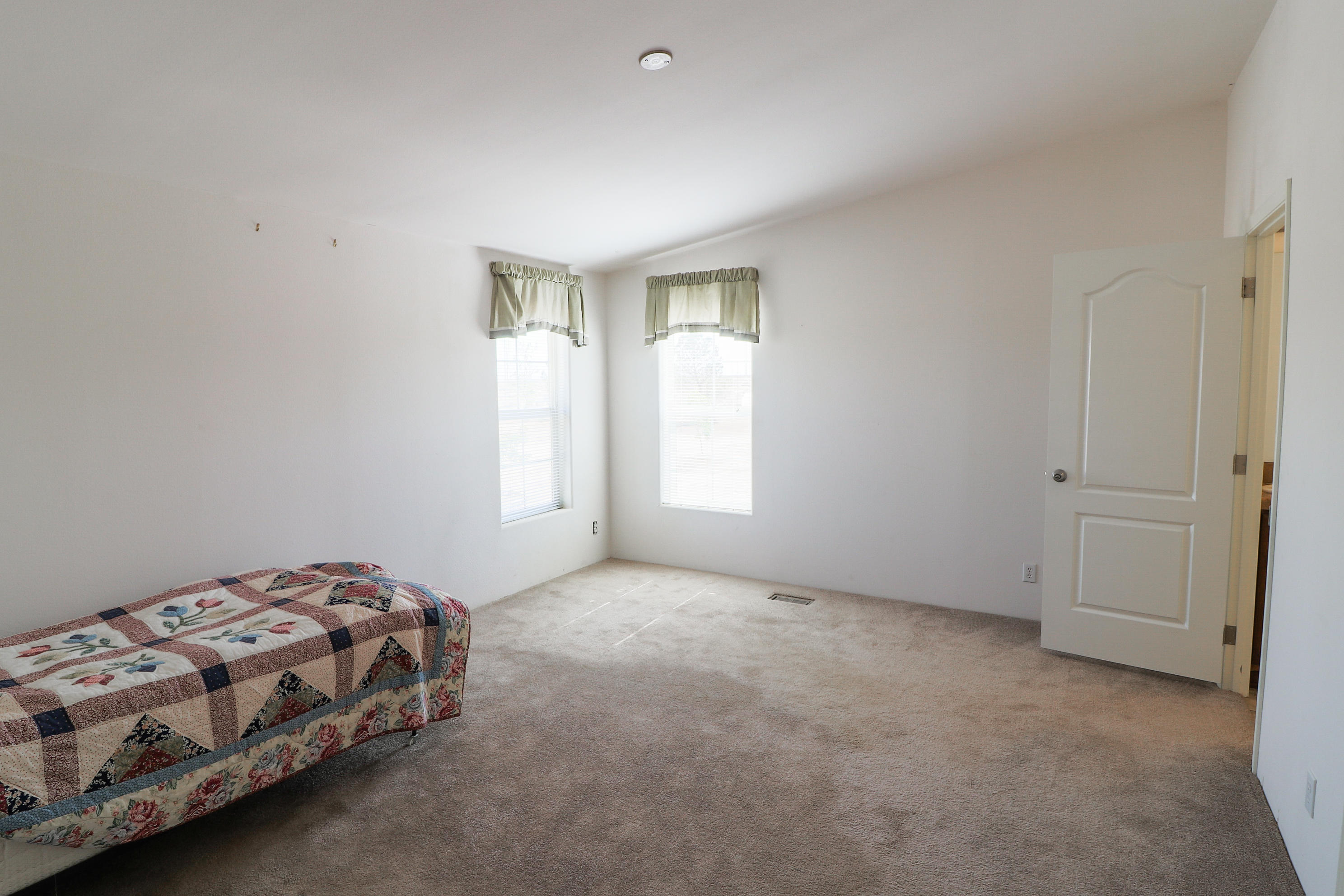 9751 Hamilton Road Rosamond, CA 93560 - Photo 18 of 34 IMG_9869-2