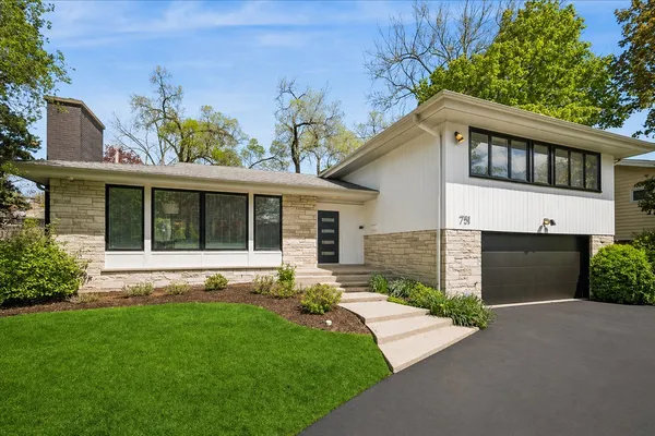 $1,404,000 | 751 Woodridge Lane, Glencoe, IL 60022