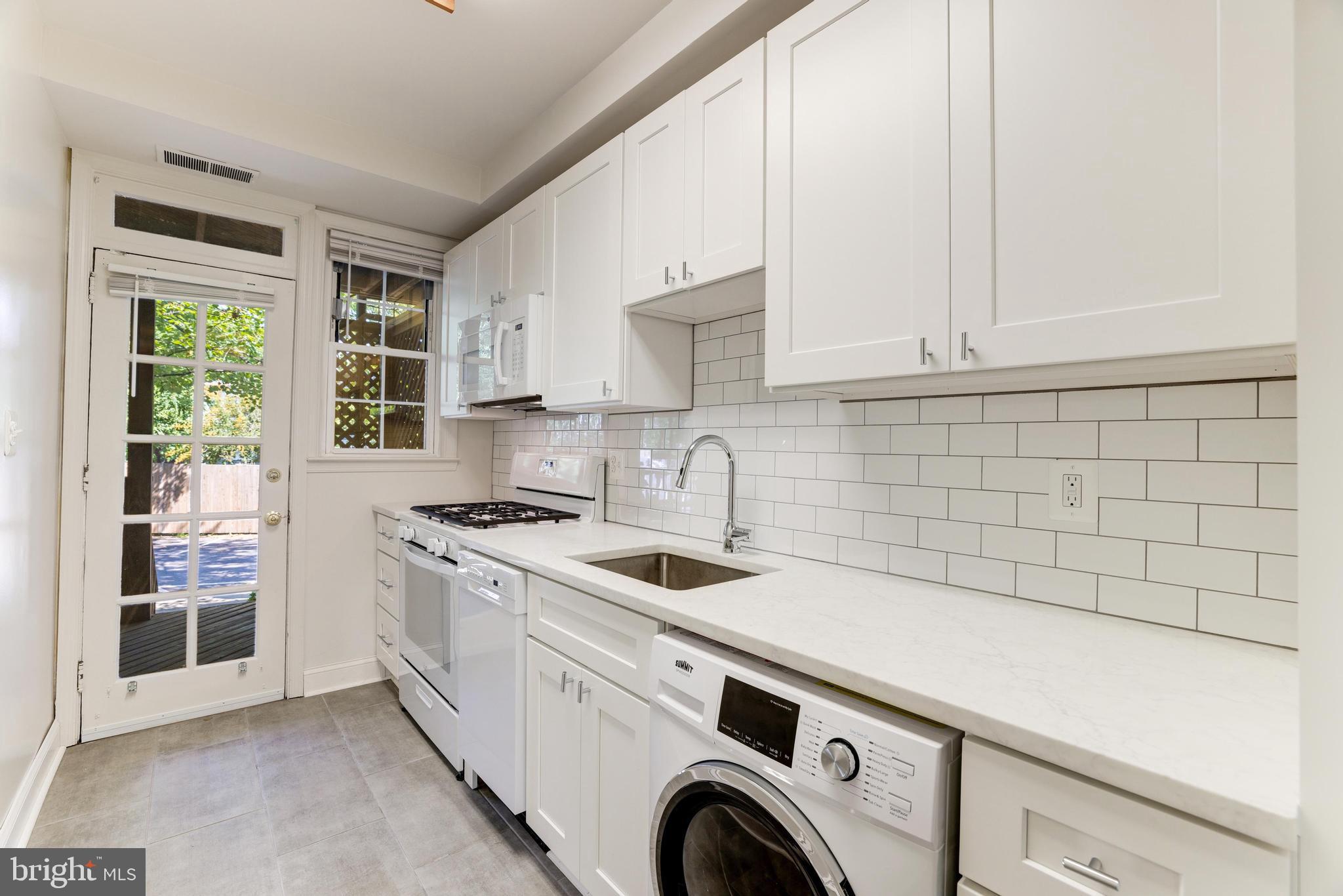 3 Russell Road, Unit 3A Alexandria, VA 22301 - Photo 4 of 24