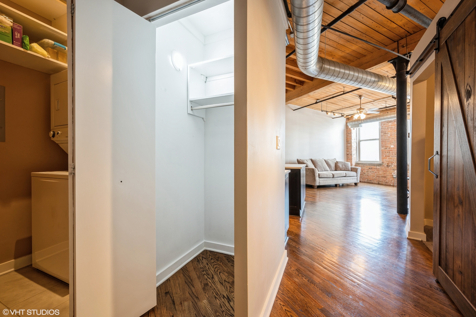 420 South Clinton Street, Unit 617A Chicago, IL 60607 - Photo 14 of 25 a view of a hallway with wooden floor and a living room