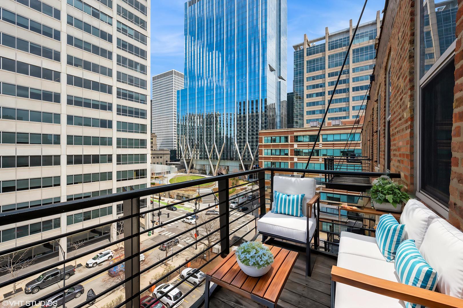 420 South Clinton Street, Unit 617A Chicago, IL 60607 - Photo 15 of 25 a view of balcony with seating space and stairs