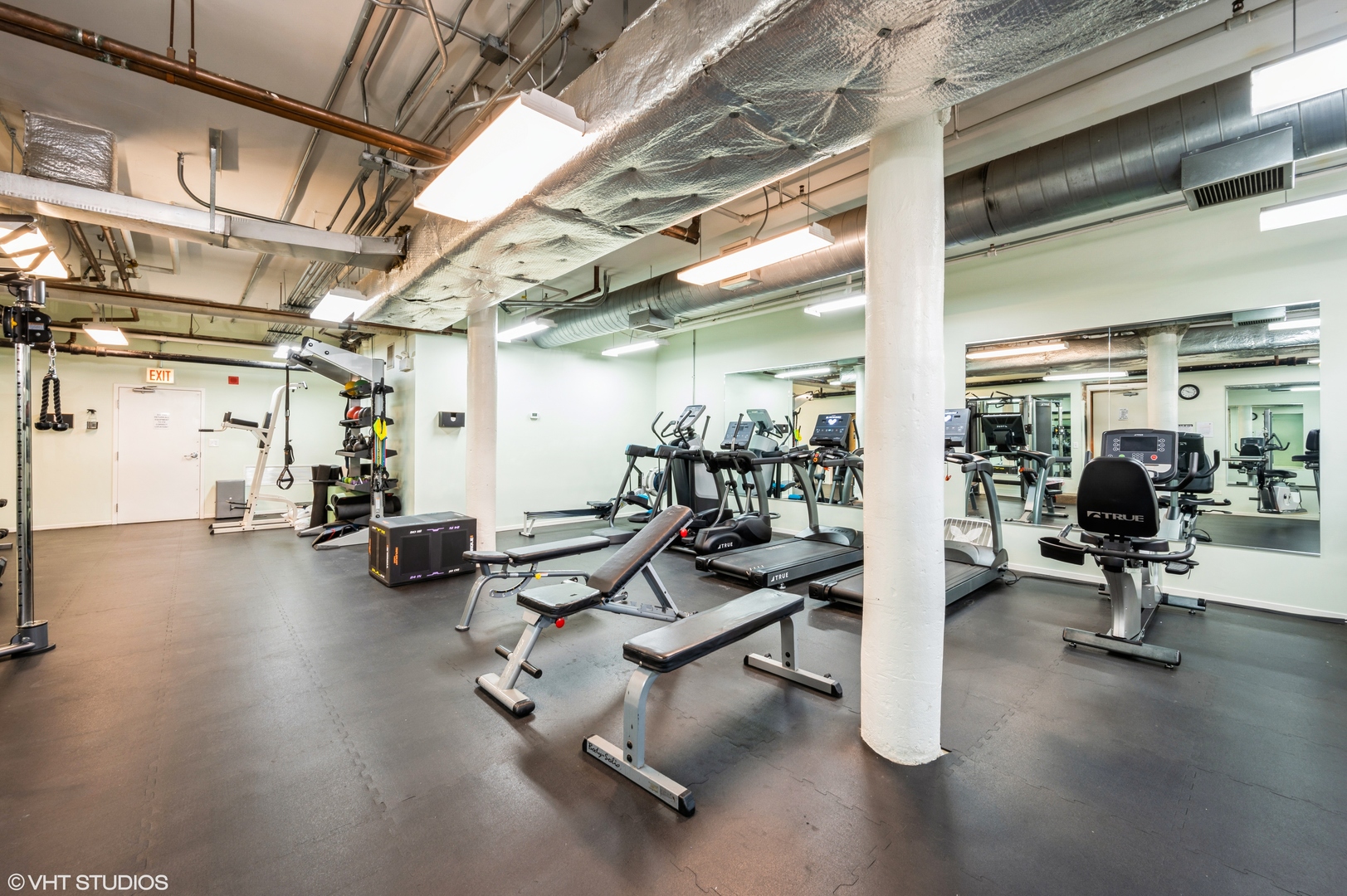 420 South Clinton Street, Unit 617A Chicago, IL 60607 - Photo 18 of 25 a view of a room with gym equipment