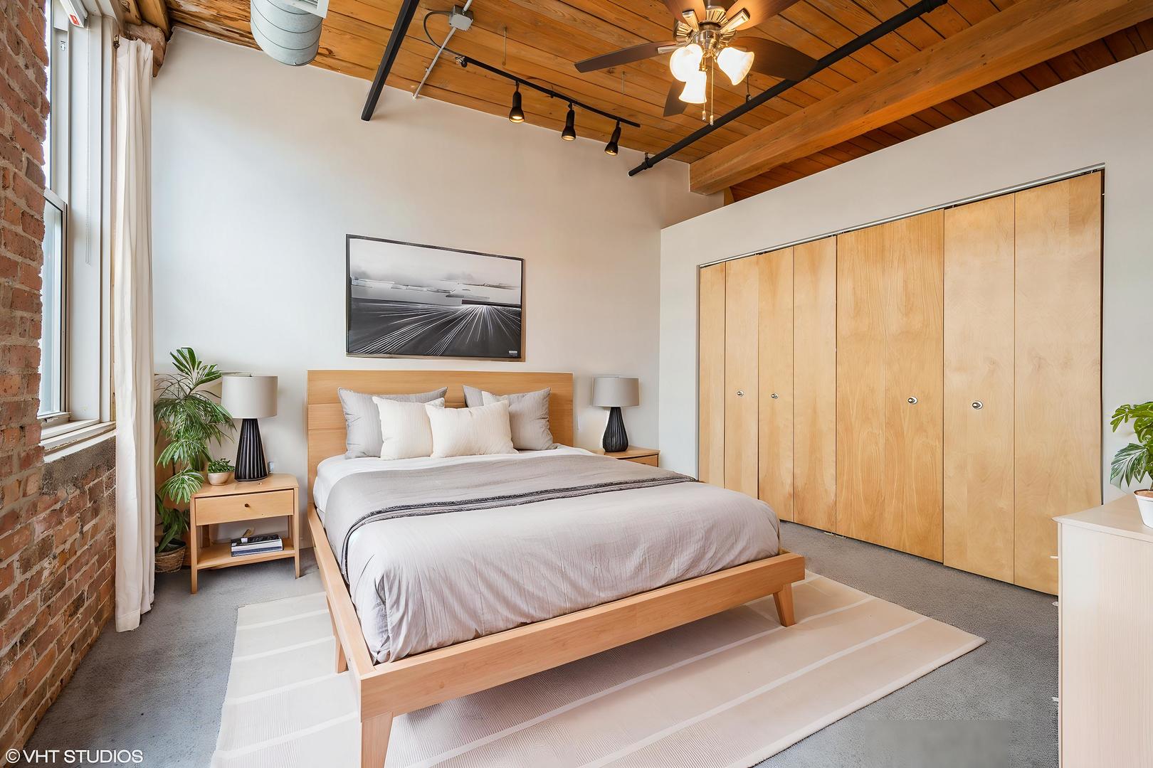 420 South Clinton Street, Unit 617A Chicago, IL 60607 - Photo 9 of 25 a bedroom with bed and window