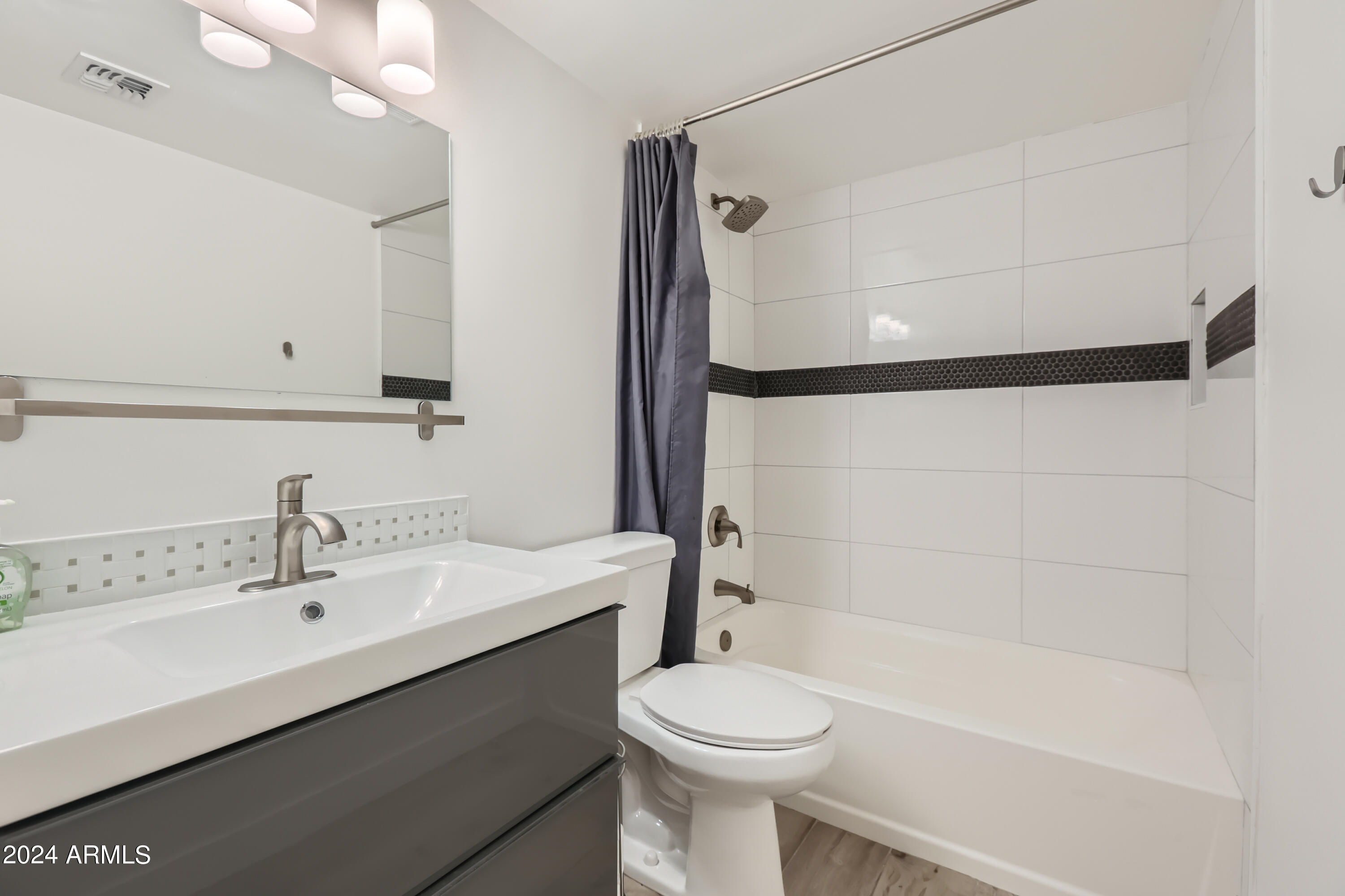 1320 East Bethany Home Road, Unit 41 Phoenix, AZ 85014 - Photo 10 of 12 Bathroom