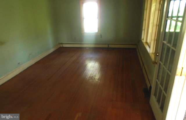 6346 Middle Point Road Neavitt, MD 21652 - Photo 5 of 14 Living Room