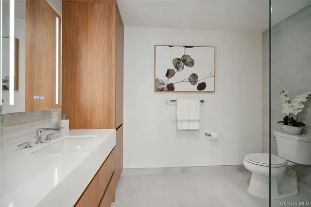 $1,115,000 | 218 Middle Neck Road, Unit 101, Great Neck, NY 11021