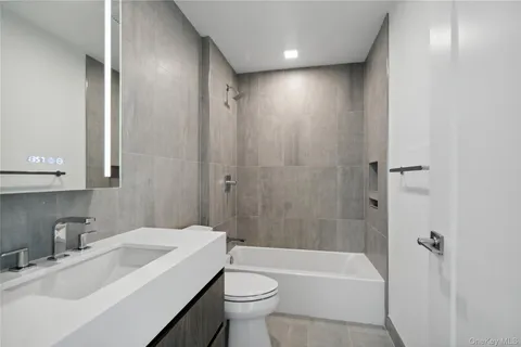 $1,115,000 | 218 Middle Neck Road, Unit 101, Great Neck, NY 11021