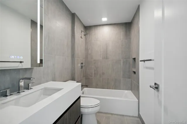 $1,115,000 | 218 Middle Neck Road, Unit 101, Great Neck, NY 11021