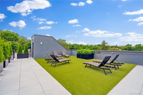 $1,115,000 | 218 Middle Neck Road, Unit 101, Great Neck, NY 11021