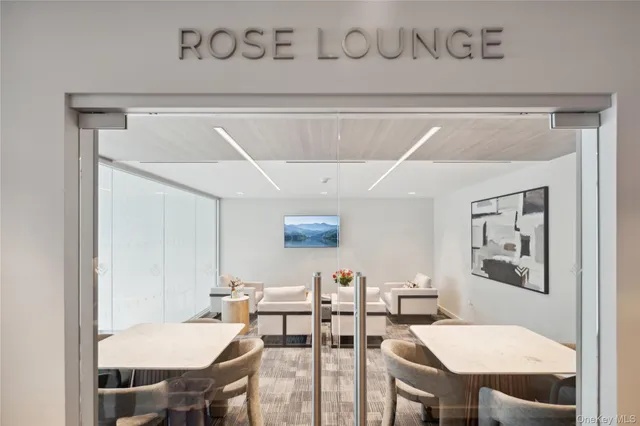 $1,115,000 | 218 Middle Neck Road, Unit 101, Great Neck, NY 11021