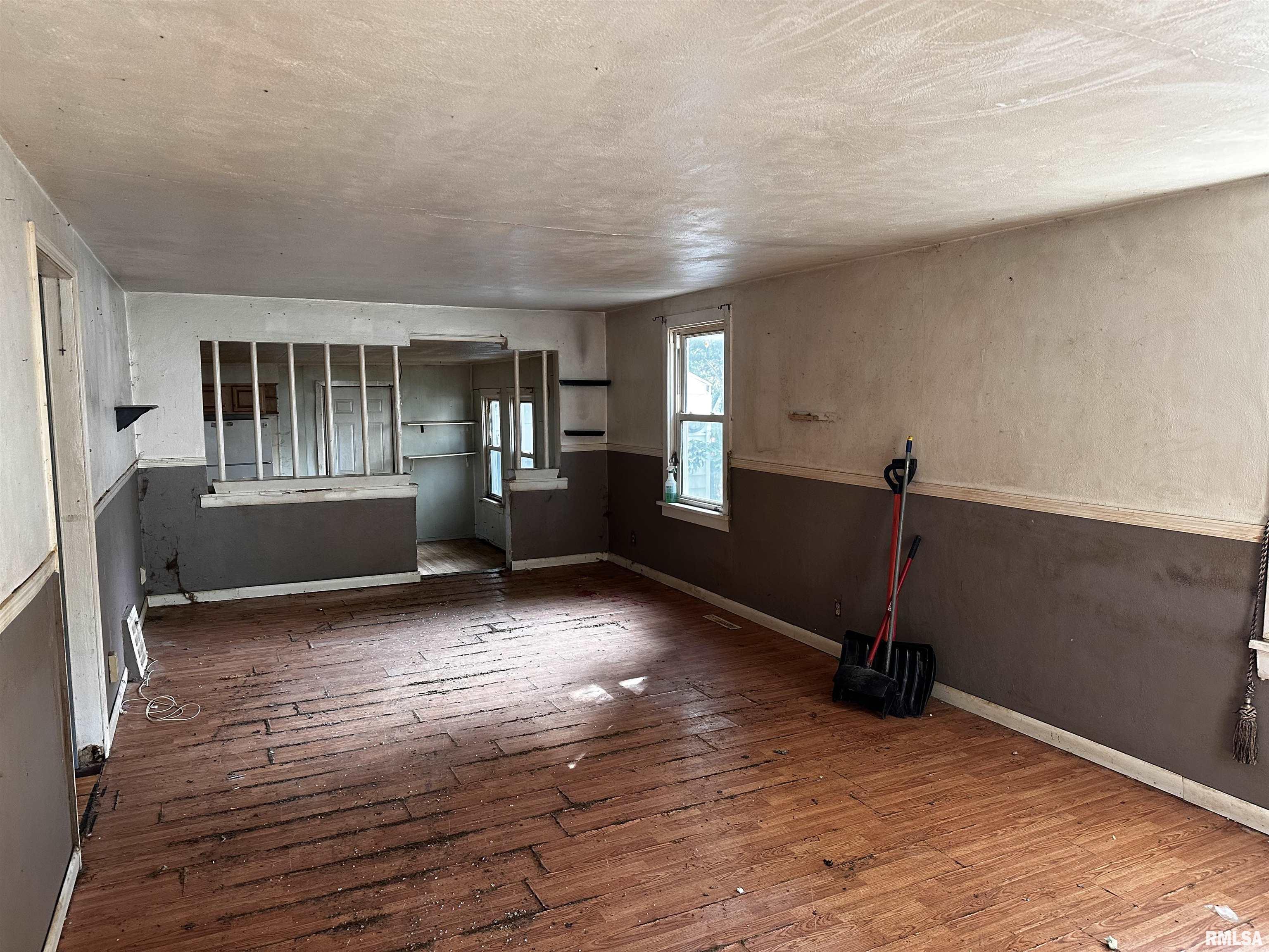 1322 Osburn Avenue Springfield, IL 62702 - Photo 3 of 18