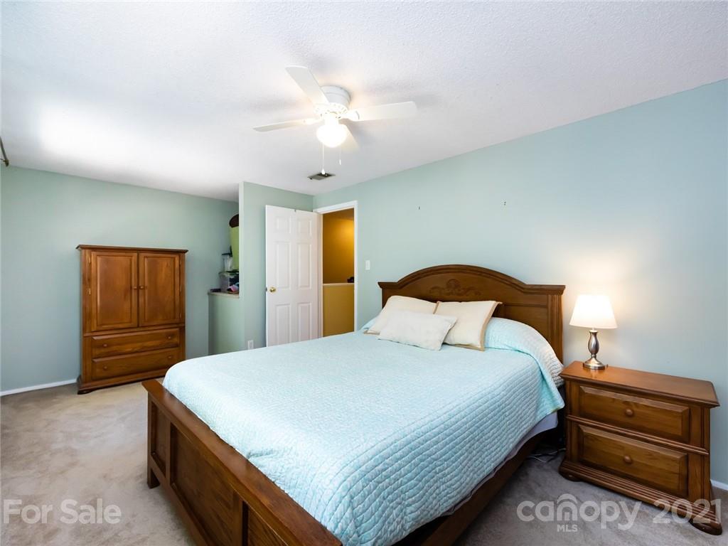 8226 Knights Bridge Road Charlotte, NC 28210 - Photo 17 of 26 Gallery Image 17
