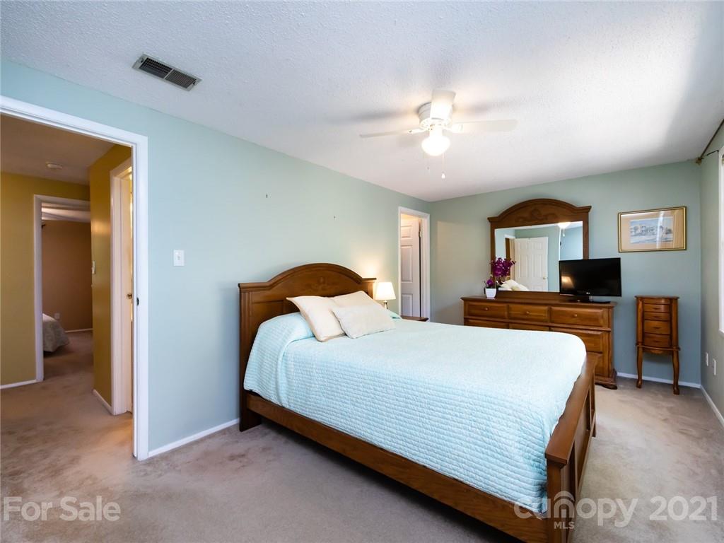 8226 Knights Bridge Road Charlotte, NC 28210 - Photo 18 of 26 Gallery Image 18