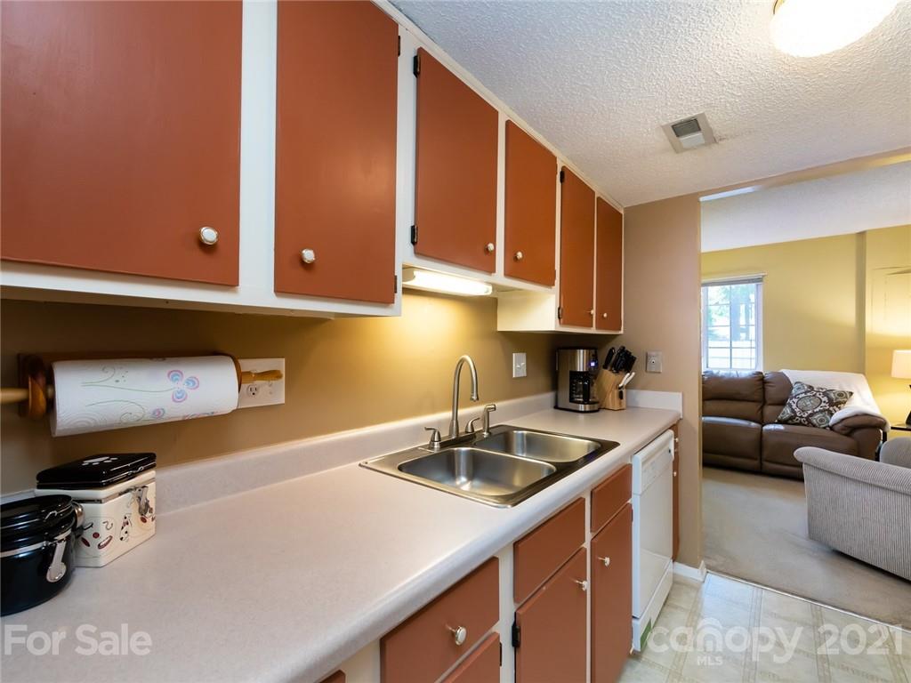 8226 Knights Bridge Road Charlotte, NC 28210 - Photo 6 of 26 Gallery Image 6