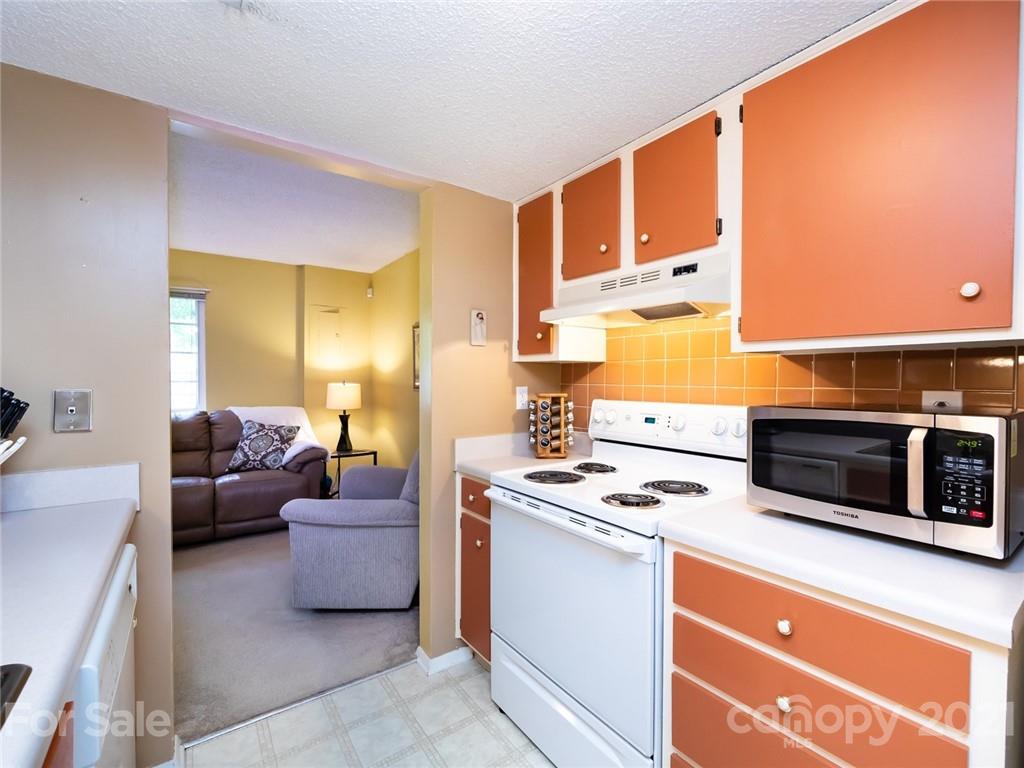 8226 Knights Bridge Road Charlotte, NC 28210 - Photo 7 of 26 Gallery Image 7