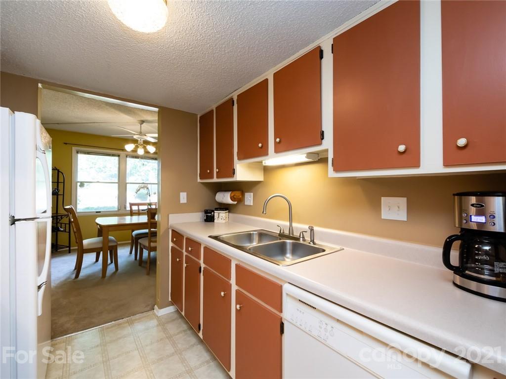 8226 Knights Bridge Road Charlotte, NC 28210 - Photo 9 of 26 Gallery Image 9