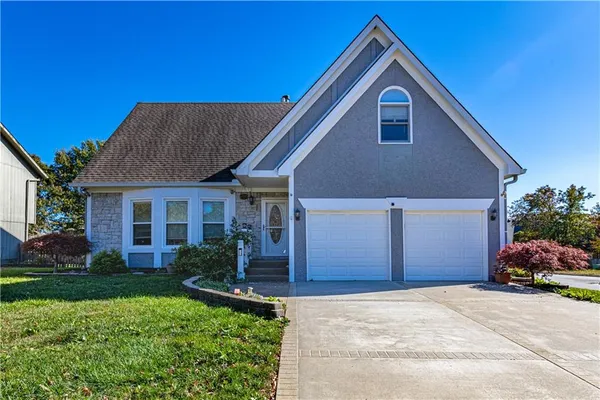 $349,900 | 205 Johnston Parkway, Raymore, MO 64083