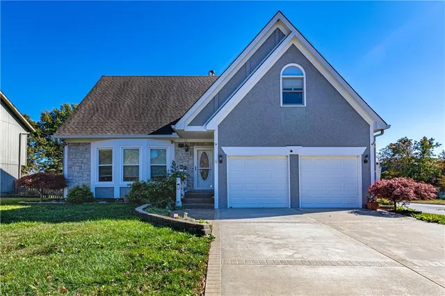 $379,000 | 205 Johnston Parkway, Raymore, MO 64083