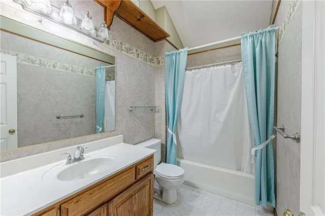 $379,000 | 205 Johnston Parkway, Raymore, MO 64083