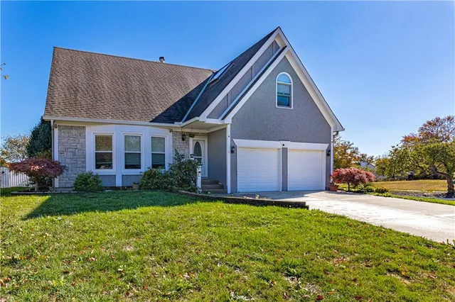 $379,000 | 205 Johnston Parkway, Raymore, MO 64083