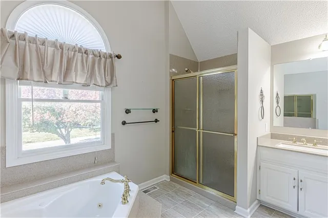 $379,000 | 205 Johnston Parkway, Raymore, MO 64083