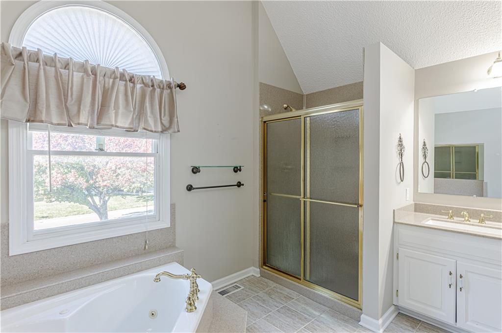 205 Johnston Parkway Raymore, MO 64083 - Photo 31 of 34