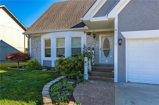 $379,000 | 205 Johnston Parkway, Raymore, MO 64083