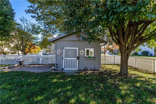 $379,000 | 205 Johnston Parkway, Raymore, MO 64083