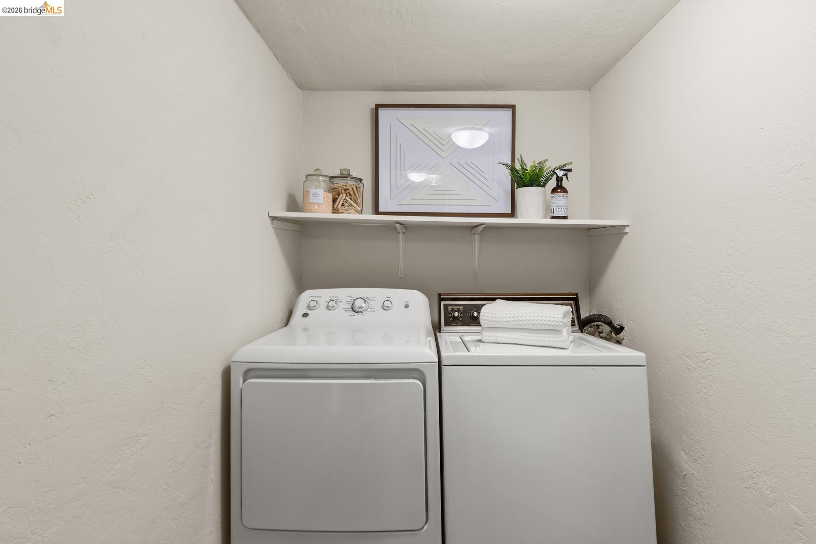 1123 Park Hills Road Berkeley, CA 94708 - Photo 36 of 47 a utility room with dryer and washer