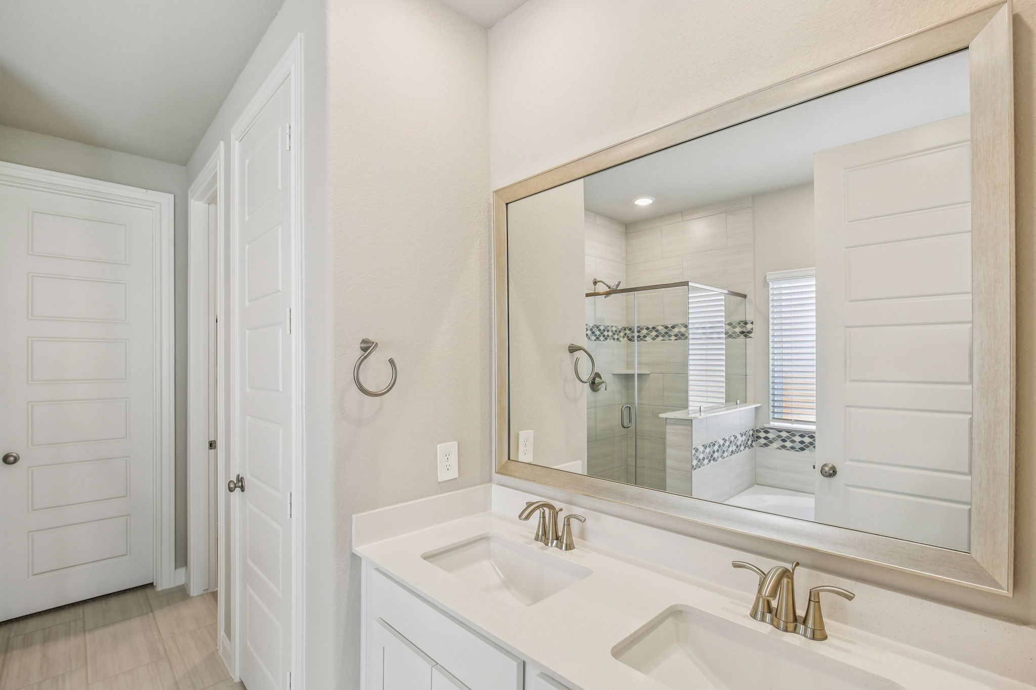 1660 Hopson Ranch Drive Conroe, TX 77301 - Photo 15 of 37 a bathroom with a sink and a mirror