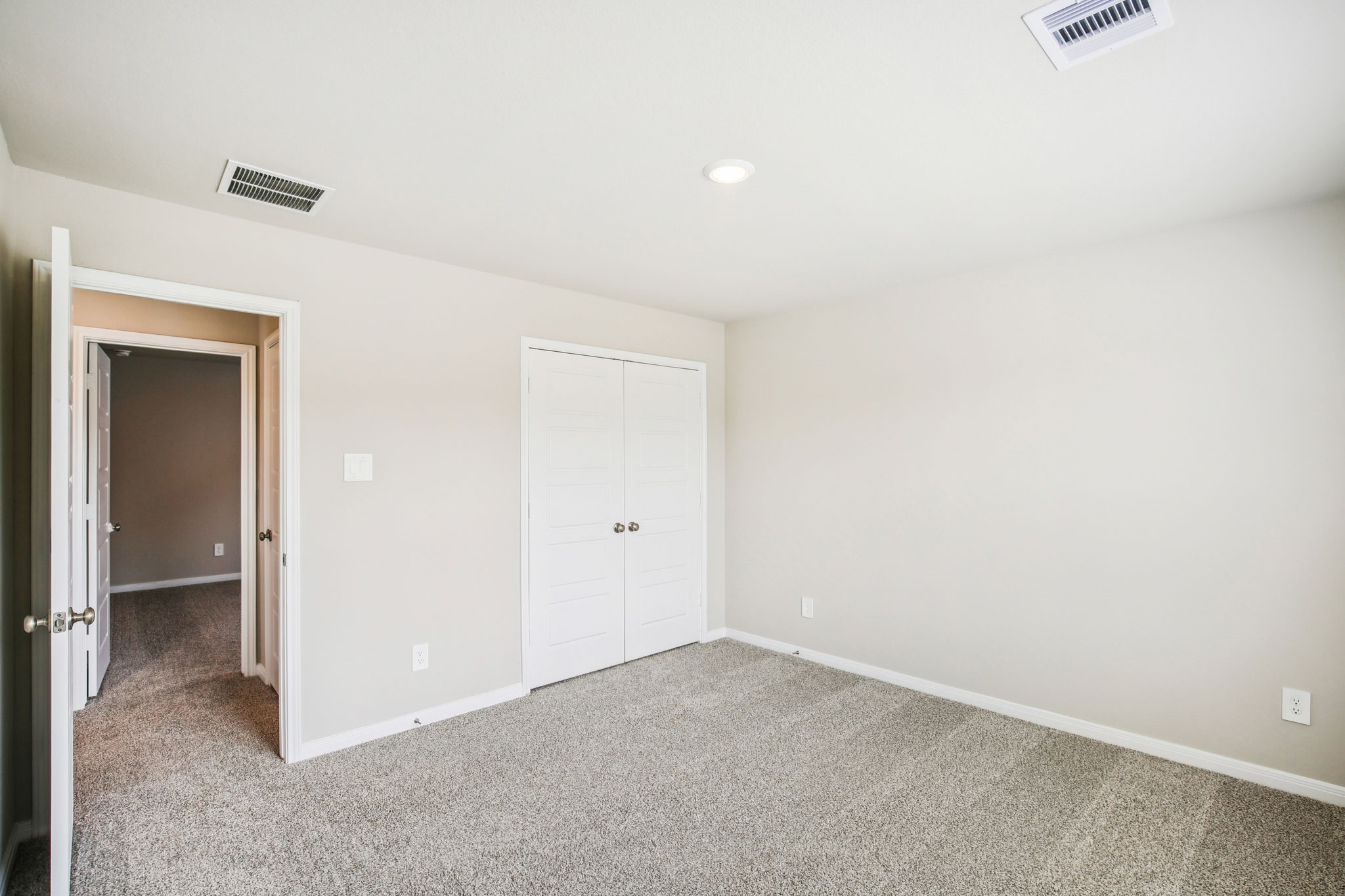 1660 Hopson Ranch Drive Conroe, TX 77301 - Photo 28 of 37 an empty room with closet