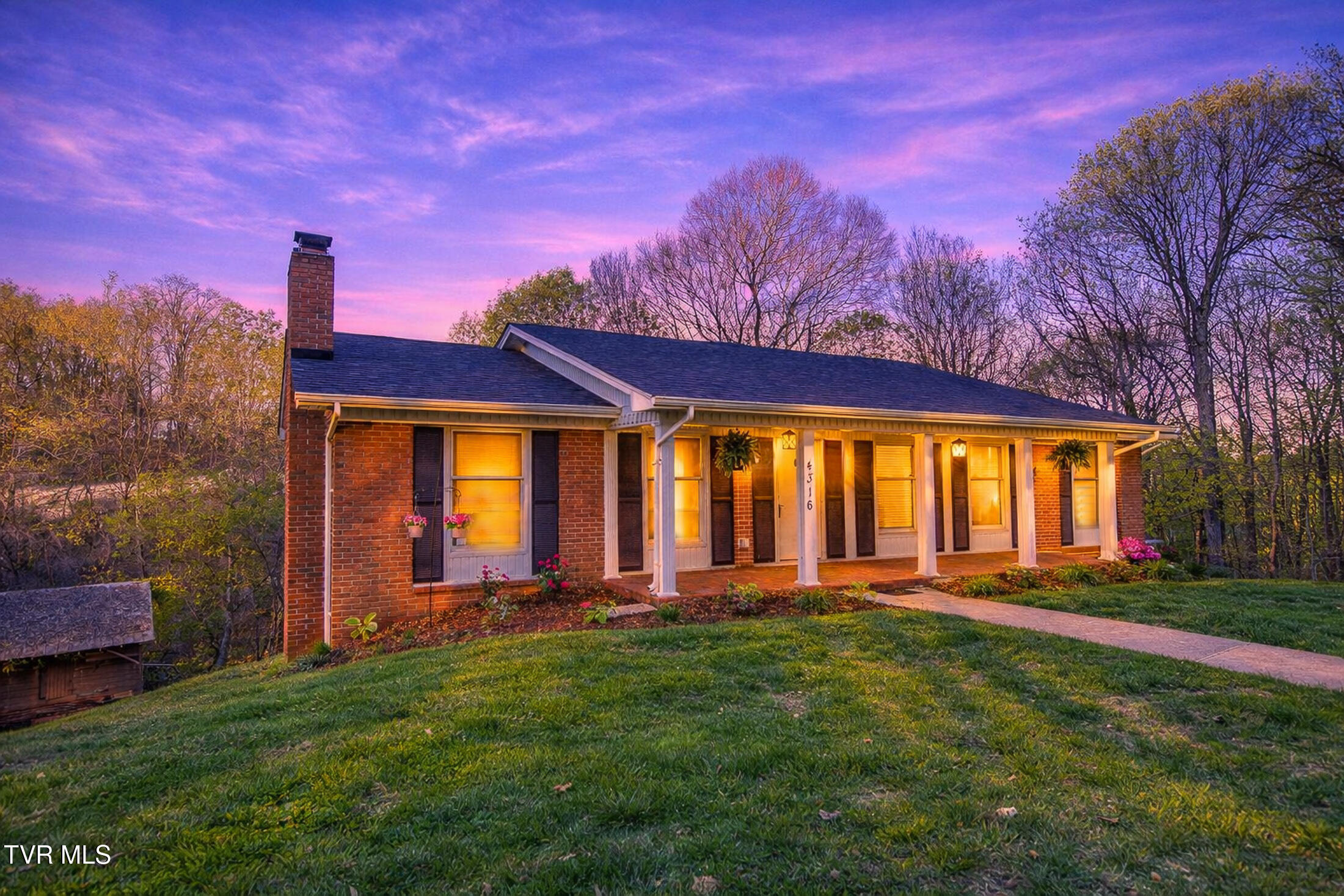 4316 Briarwood Road Kingsport, TN 37664 - Photo 3 of 51 Twilight