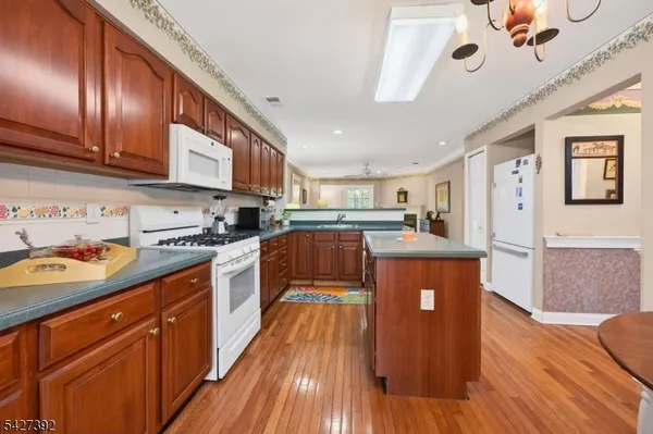 $679,000 | 909 South Branch Drive, Whitehouse Station, NJ 08889