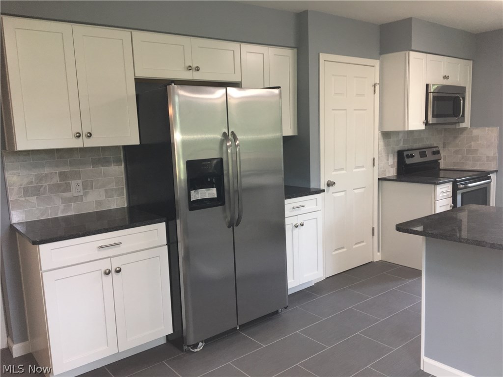 21790 Mastick Road Cleveland, OH 44126 - Photo 7 of 32