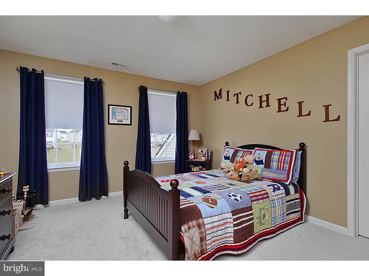830 Derius Drive Mickleton, NJ 08056 - Photo 18 of 24 a living room with furniture