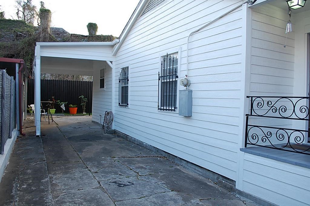 3804 Garrow Street Houston, TX 77003 - Photo 4 of 22 a view of a entrance gate of the house